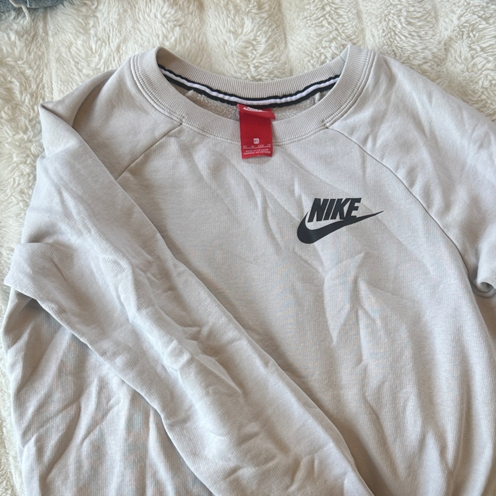 Nike women’s Gray Sweater